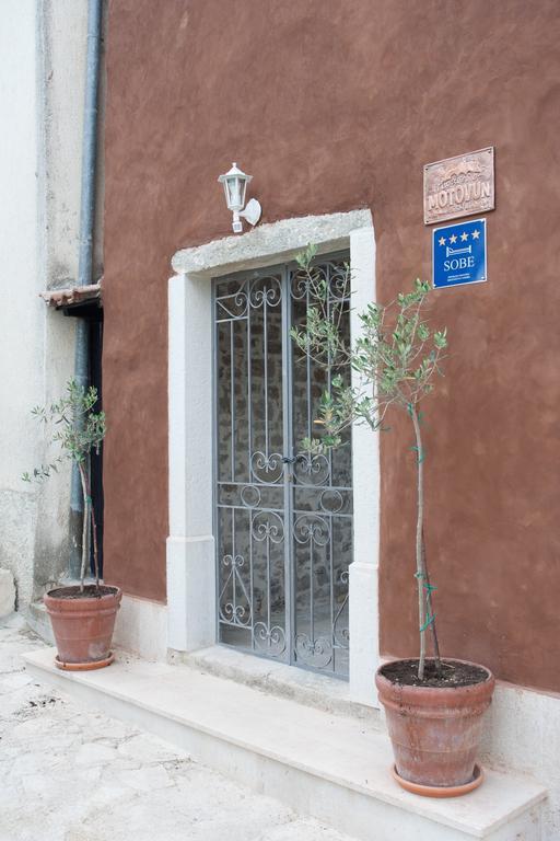 Houses Of موتوفون المظهر الخارجي الصورة